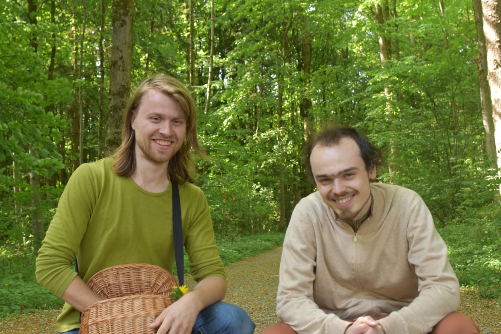 Die Co-Leitung der Waldspielgruppe in der Länggasse beim Treffpunkt am Bremgartenwald in Bern